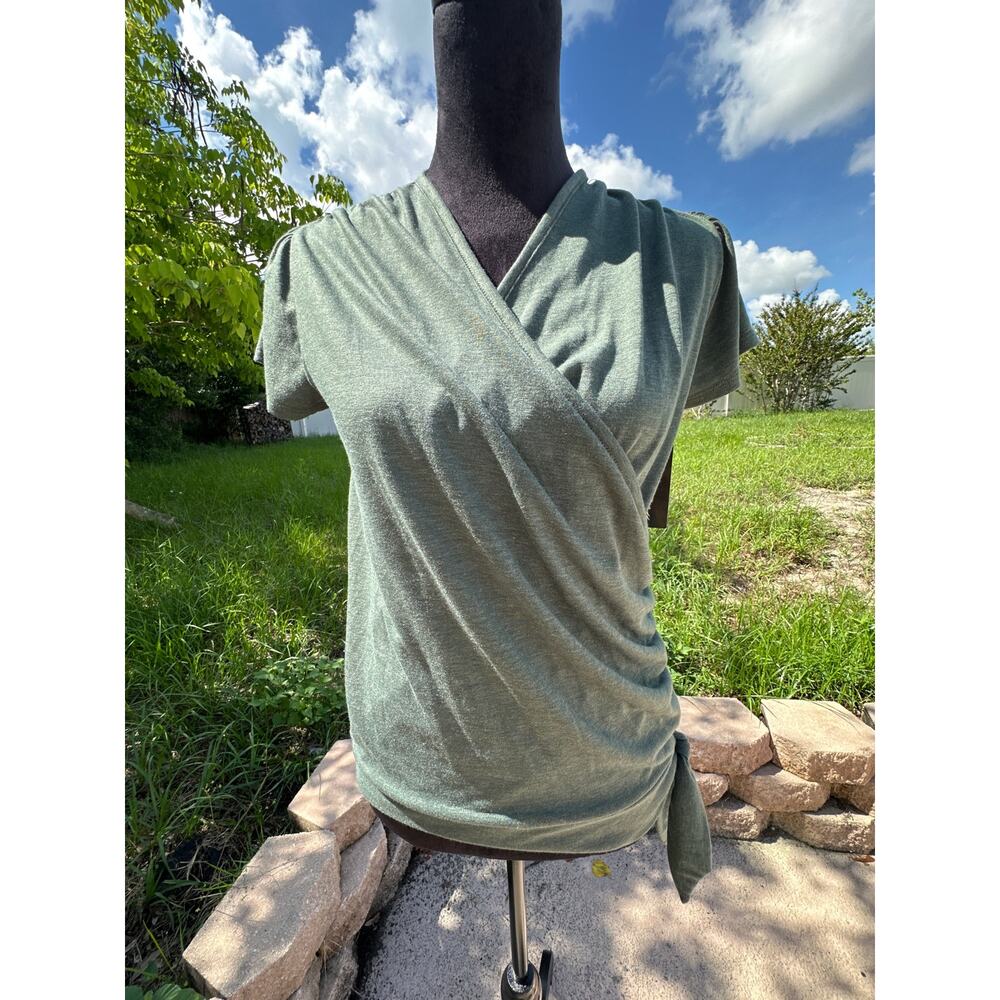 NWT Colette Janesa Short Sleeve Surplice Knit Top - Size Small - Olive - Cute!